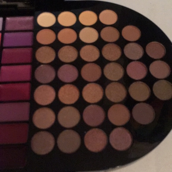 Christian Siriano All Eyes on You makeup 130 pc - Picture 7 of 8